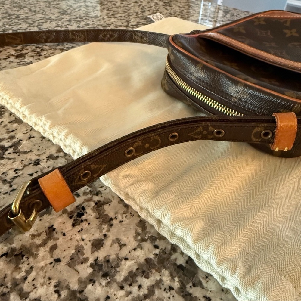 Louis Vuitton Monogram Danube 21 - Picture 13 of 15